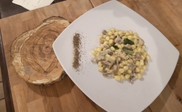 Chicche di patate con carciofi, gamberi Rossi di Gallipoli e menta fresca